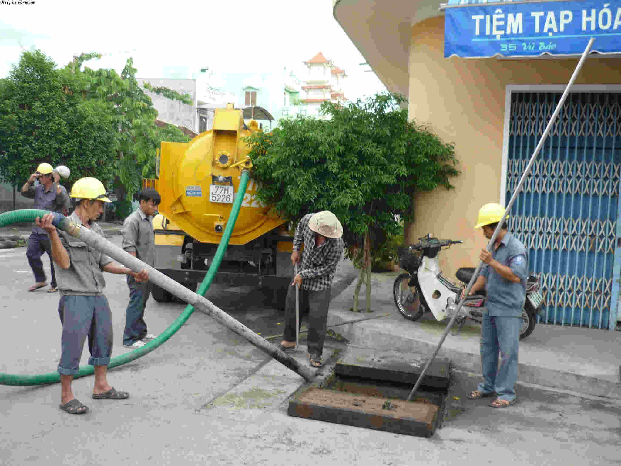 hút bể phốt hút bể phốt